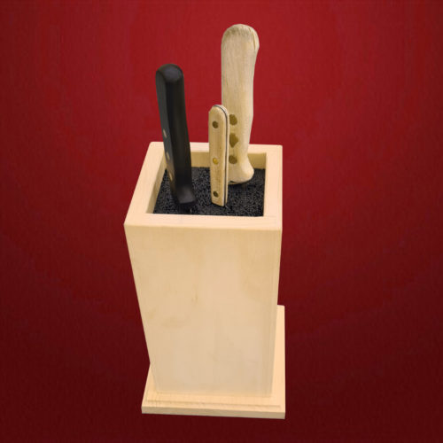 Messerblock aus hellem Lindenholz mit flexibler Stäbcheneinlage. Im Messerblock stecken drei unterschiedlich große Messer. Die glatten Außenseiten können individuell geschnitzt, bemalt oder gestaltet werden.